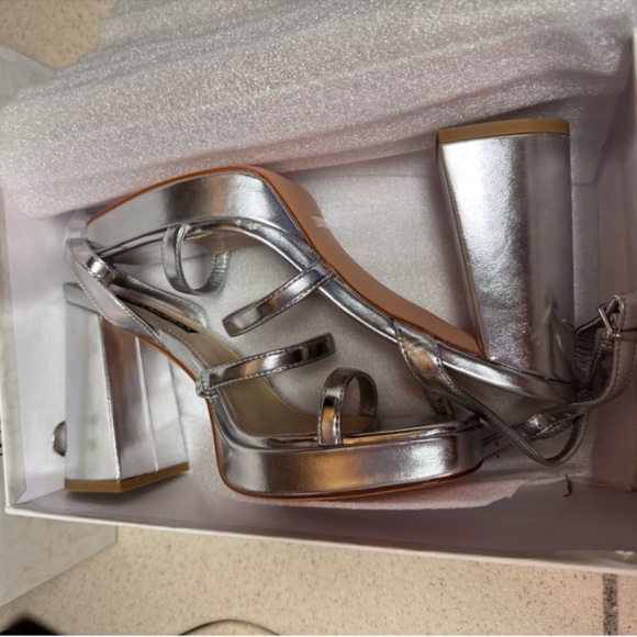 MIRAAZZURRA Silver Strappy Block Heel Sandals size 8 heel 4” NIB - Picture 8 of 10